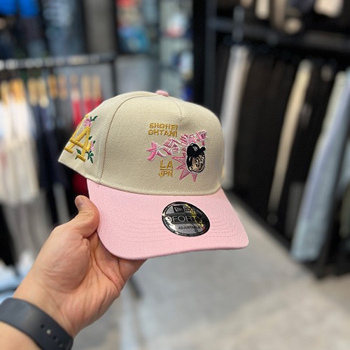 کلاه اسنپ بک نیو ارا (NEWERA LA JPN SNAPBACK) (تنظیم سایز دار) رنگ سفید صورتی